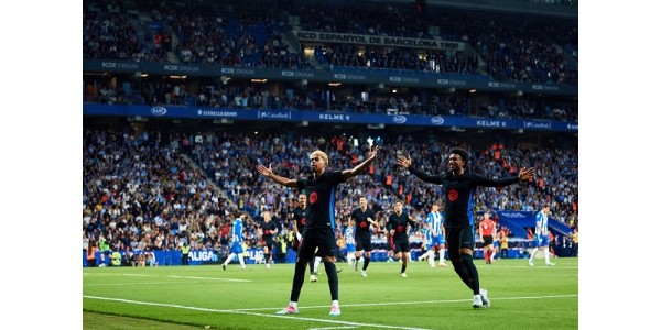 O FC Barcelona voltou a vencer o campeonato no estádio do RCD Espanyol O FC Barcelona voltou a vencer o campeonato no estádio do RCD Espanyol